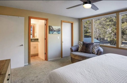 Lakeside Village Condo | Cozy Keystone Condo in the heart of it all
