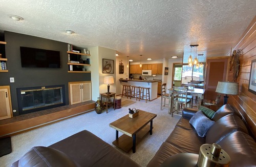 Lakeside Village Condo | Cozy Keystone Escape | Lake, Views + Trails