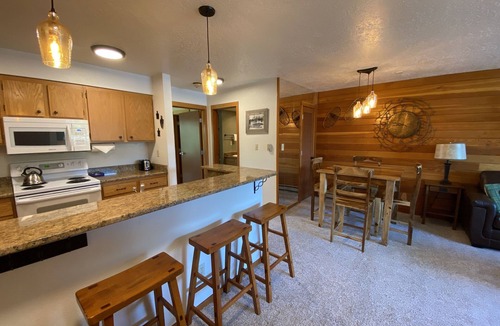 Lakeside Village Condo | Cozy Keystone Escape | Lake, Views + Trails