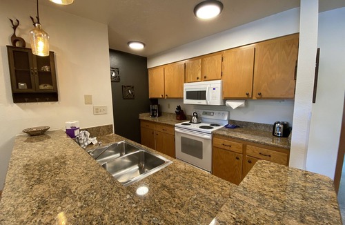 Lakeside Village Condo | Cozy Keystone Escape | Lake, Views + Trails