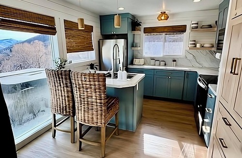 Midway Cabin | Cozy Little Cabin w/Hot Tub
