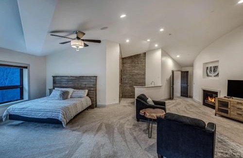 Basalt House | Cozy mountain home w riverfront patio