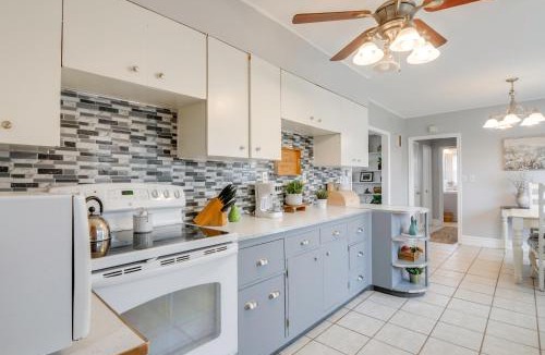 Ferron House | Cozy Mtn-View Retreat w/Yard: Near Hiking & Golf!