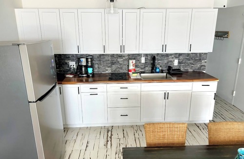 Schulte Park Condo | Cozy oceanfront condo in fantastic Daytona Beach with WiFi, gym, pool, tiki bar