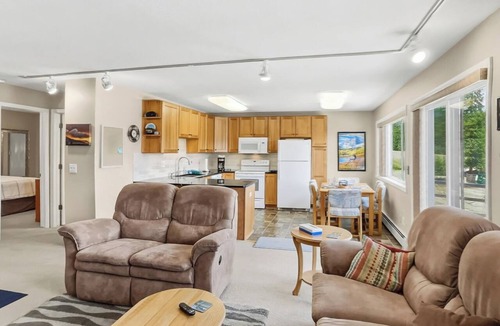 Wildernest Condo | Cozy, quiet condo with a newly renovated clubhouse and great mountain views!