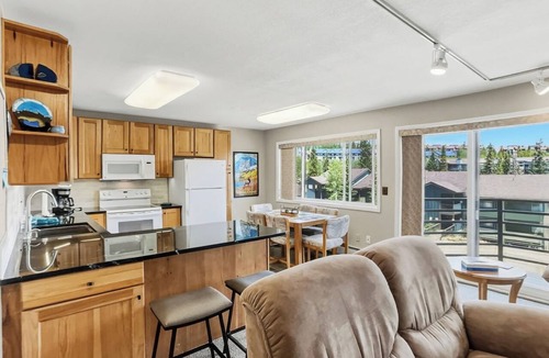 Wildernest Condo | Cozy, quiet condo with a newly renovated clubhouse and great mountain views!