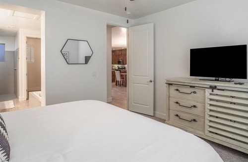 Santa Clara House | Cozy Remodeled Family & Pet Friendly Retreat In Paradise Village - 🥾& 🚵‍♀️