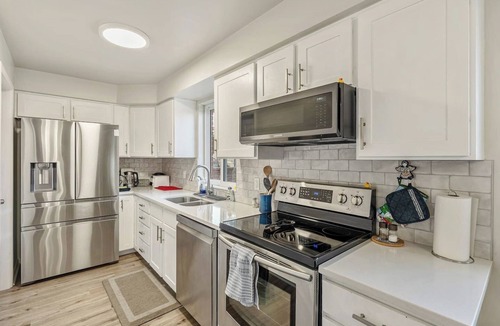 American Fork House | Cozy Ridge Retreat| Backyard | Grill | Near Canyon