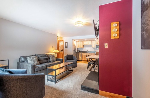 Copper Mountain Village Condo | Cozy Ski-in/Walk-out condo, free wifi, & parking, great value