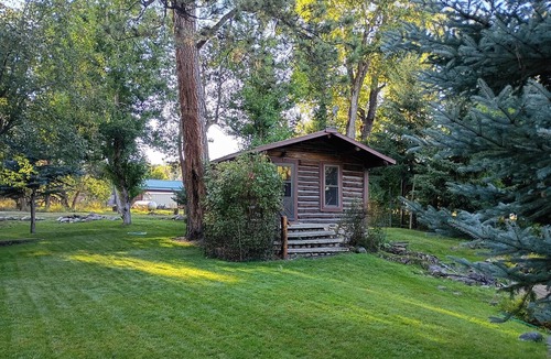 Saddlestring Cabin | Cozy studio cabin in the heart of Story perfect for a short or long term getaway
