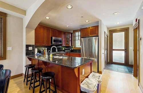 Copper Mountain Village House | Cozy townhome with fully stocked kitchen, fast wifi & easy ski access