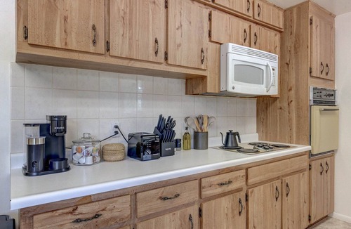 South Westminster House | Cozy Westminster Retreat ~ Hot Tub ~ Near Denver ~ Spacious Yard