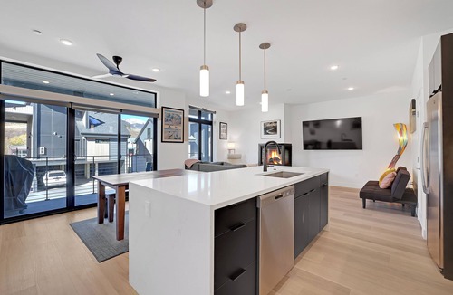 Willow Grove Condo | Cozy Winter Retreat-Access to Hot Tub!