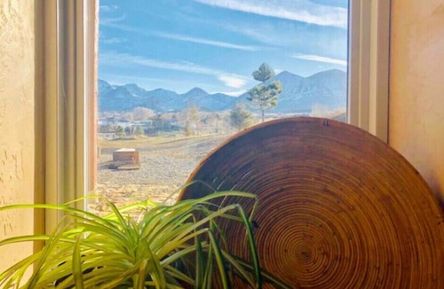 Crawford Apartment | Crawford’s Mountain View Getaway