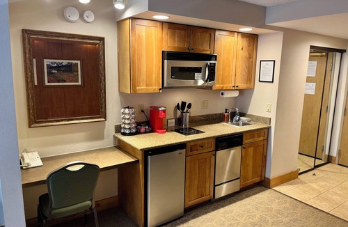 Mount Crested Butte Condo | Crested Butte Condo with King Bed, Outdoor Pool and Hot Tub