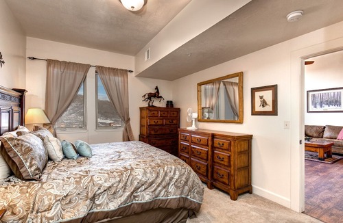 Kimball Junction Condo | Crestview D304 by Moose Management-Top Floor! Walk to Outlets&Shuttle -HotTub