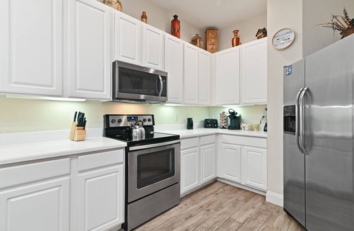 Hillcrest Estates Villa | Cristina's Tropical Villa/Just Minutes to Disney!