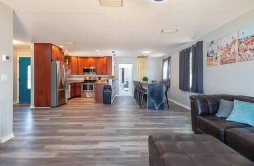 College Green Estates House | Cruise-Ready Oasis:15min to Beach & Port Canav w/Huge Pool