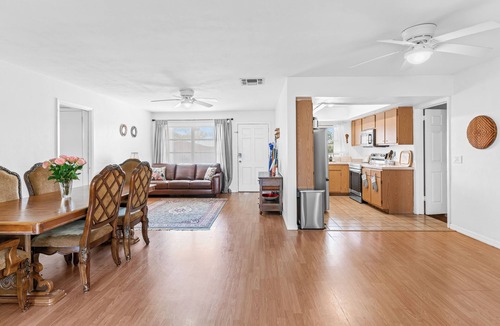 Clearwater House | Curly Sunshine – Spacious 4BR, 2Bath Retreat in the Heart of Clearwater, Florida