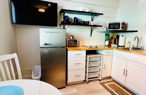 Lake Worth Apartment | Cute & modern studio apartment in prime location in downtown Lake Worth Beach!