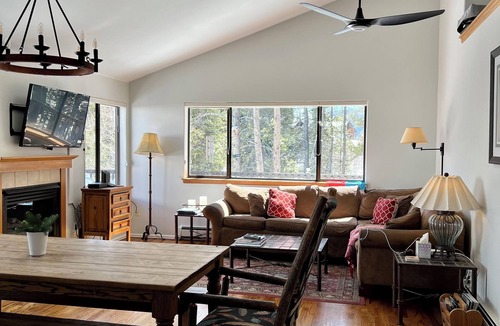 Park Forest Estates Cabin | DAILY WILDLIFE - BEAR, MOOSE, DEER - 3BR/3BA - SKI IN/SKI OUT - EARLY CHECKIN