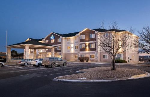 Castle Rock Hotel | Days Inn & Suites by Wyndham Castle Rock