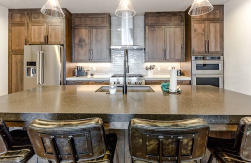 Hideout House | Deer Valley East Ski Home | 10 Mins to Gondola | Private Hot Tub | Fireplace