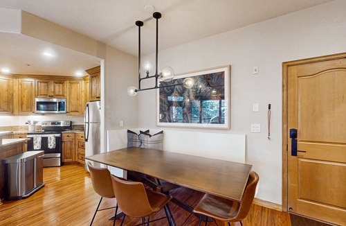 Edwards Condo | Deluxe ski-in/out condo with fireplace, hot tub, & pool