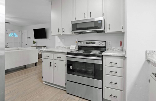Tallahassee House | Deluxe Stay-3mi to FSU, 4.5mi to Capitol-FAMU