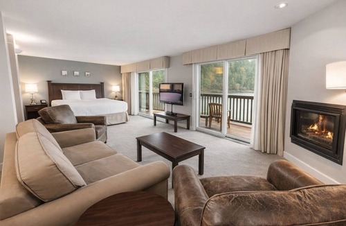 Rosario Hotel | Deluxe Waterfront King Living Room Ocean Views