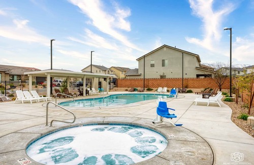 Sienna Hills House | Desert Rose, Newer Home, Community Pool!