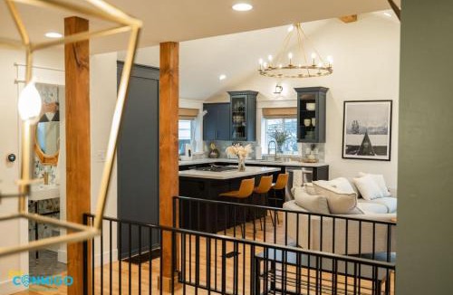 Canyon Rim House | Design & Location| Hot Tub | Yard | Family Getaway