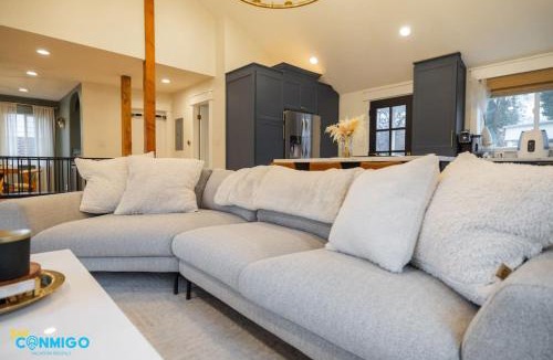 Canyon Rim House | Design & Location| Hot Tub | Yard | Family Getaway