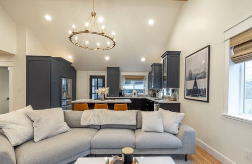 Canyon Rim House | Design & Location| Hot Tub | Yard | Family Getaway