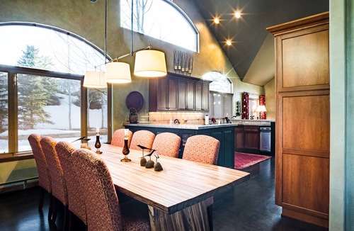 Edwards House | Designer Home: Free Ski Shuttle, Private Sledding Hill & Fishing Retreat