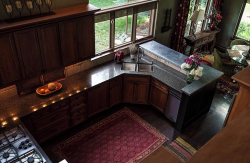 Edwards House | Designer Home: Free Ski Shuttle, Private Sledding Hill & Fishing Retreat