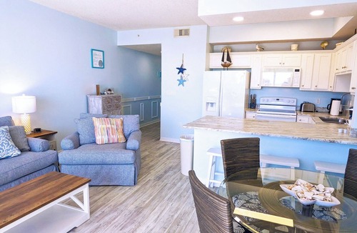 Fort Walton Beach Apartment | Destin west, Ocean view, walk to the beach, lazy river, hot tubs and 7 pools