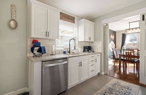 Norwood Park East House | Devon House Summary: