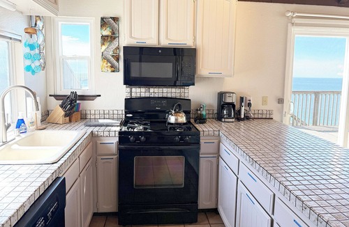 Dillon Beach House | Dillon Beach~Ocean Views~Hot Tub~Game Room~New Summer Retreat!~Bella Oceana