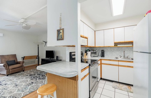 Crescent Beach Apartment | Direct Ocean Complex! Beach Villa 5
