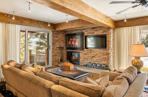 Snowmass Village Condo | Direct Ski-in/Ski-out Stonebridge Condo 2 Bedroom Den 3 Bath Deluxe Rated Unit# 600
