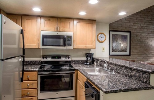 Vail Resort | Discover Vail's Best Kept Secret. Great family location. Sleeps up to 8.