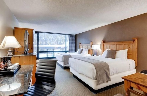 Lakeside Village Hotel | Dog Friendly 2 Queen Beds Rm w/Patio | Spa & Pool