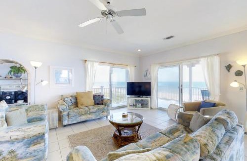 Treasure Beach Village House | Dog-friendly beachfront gem - community pool tennis washer&dryer central AC