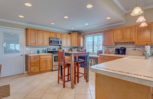 O'byrne House | Dog-friendly bungalow steps from the beach with washer/dryer & central AC