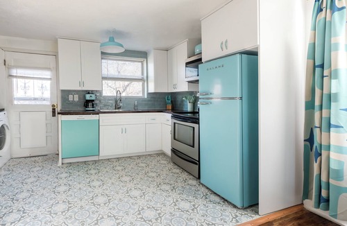 East Colfax Cottage | Dog-friendly cottage w Two-car garage