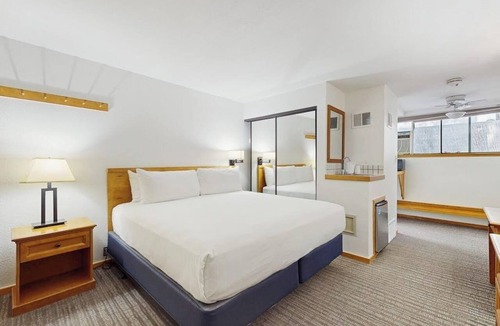 West End Cabin | Dog-friendly gem on Main Street - pool & hot tub - walk to lifts, ground-floor