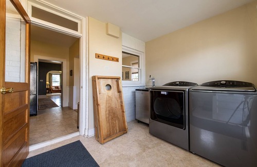 Salida House | Dog Friendly Prime Location Outdoor Dining Area