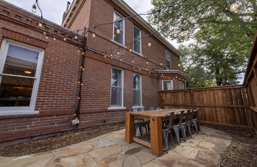 Salida House | Dog Friendly Prime Location Outdoor Dining Area