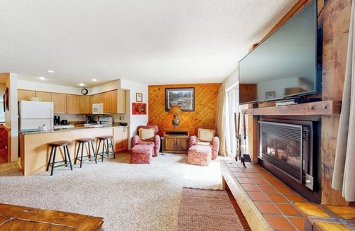 Four O'Clock Condo | Dog-friendly ski condo with hot tubs, grills, & gym